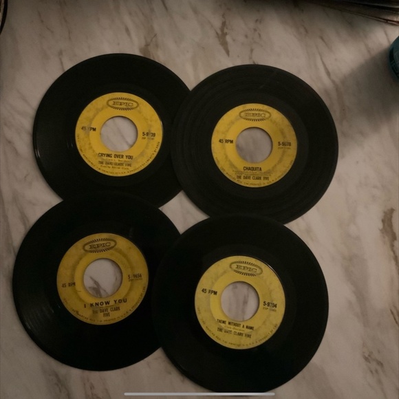 4 Dave Clark Five 45 rpm records - Picture 2 of 2